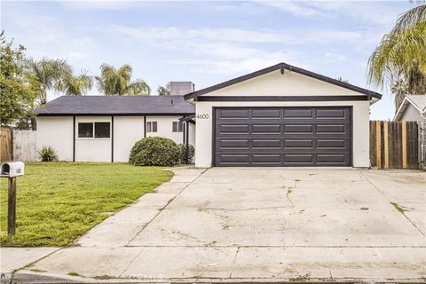 Photo of 4600 Lantados St, Bakersfield, CA 93307 (MLS # SR26095351)