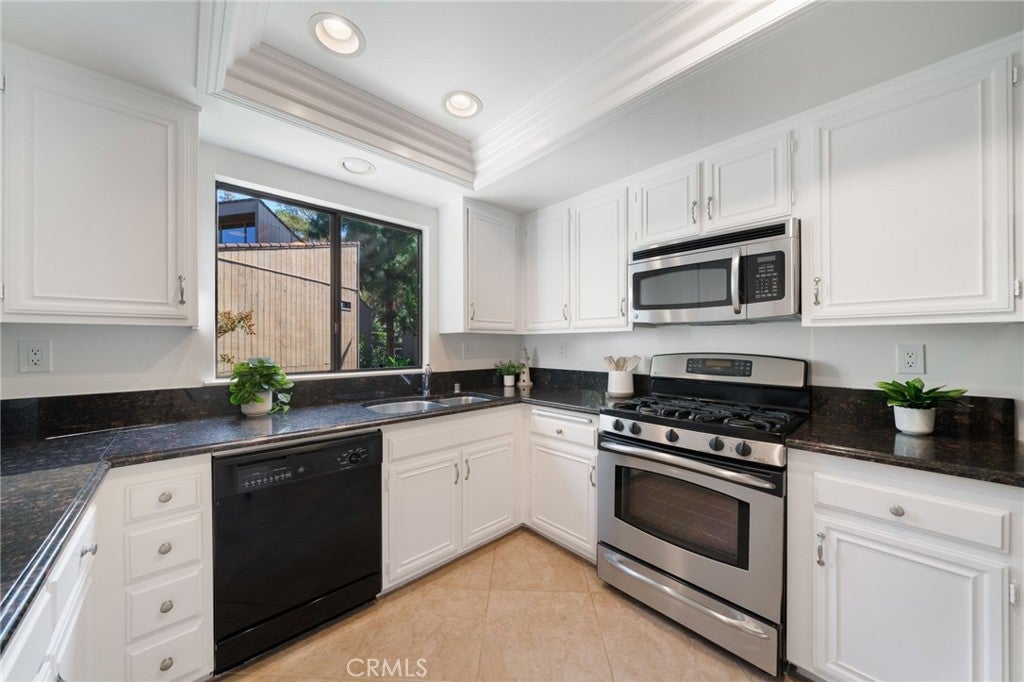 31407 E Nine Drive 74G