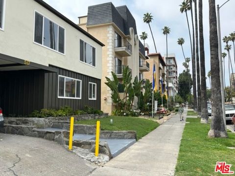 Photo of 517 S Kenmore Avenue #12, Los Angeles, CA 90020 (MLS # 26844921)