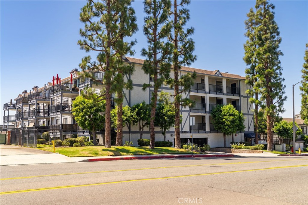 2599 Walnut Avenue 330