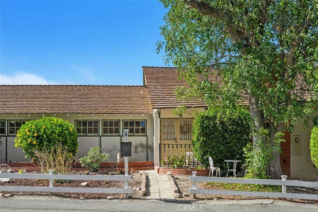 27527 Rainbow Ridge