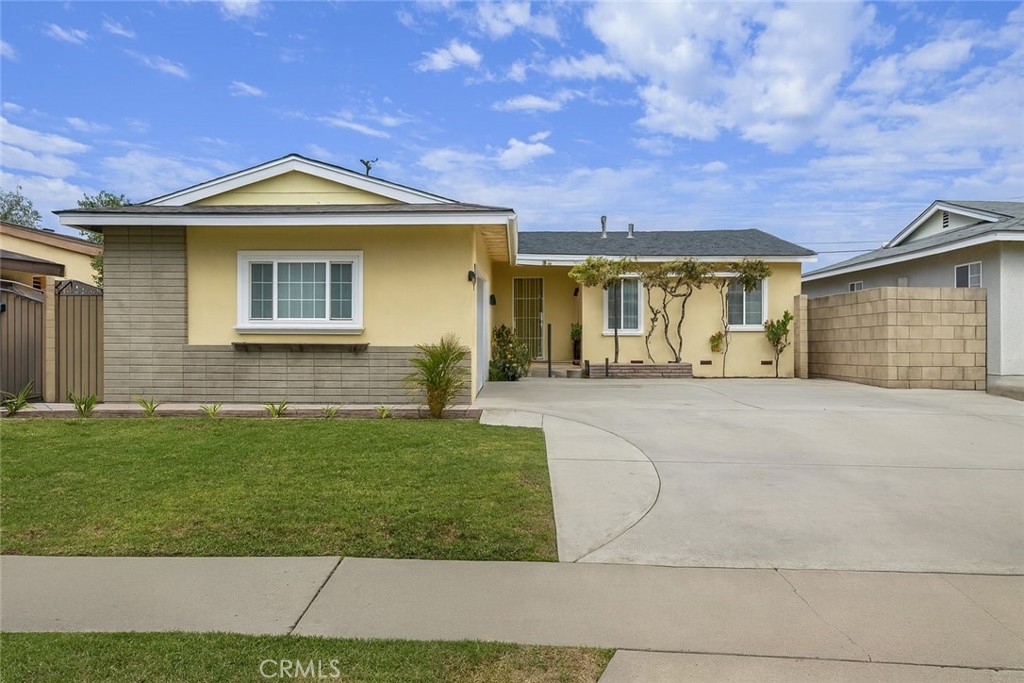 2123 W Orange Avenue