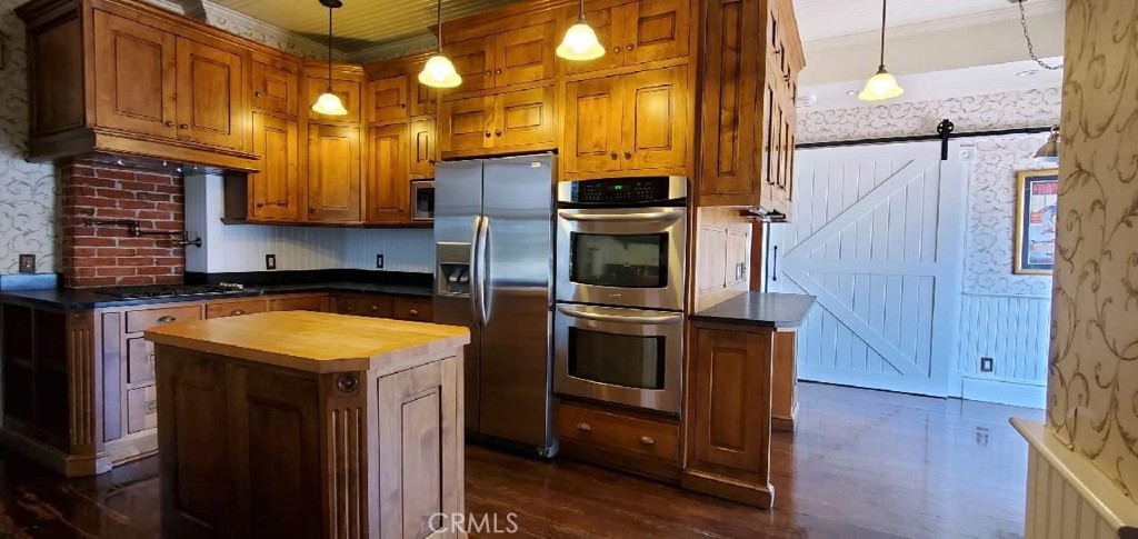 495 E Collins Avenue