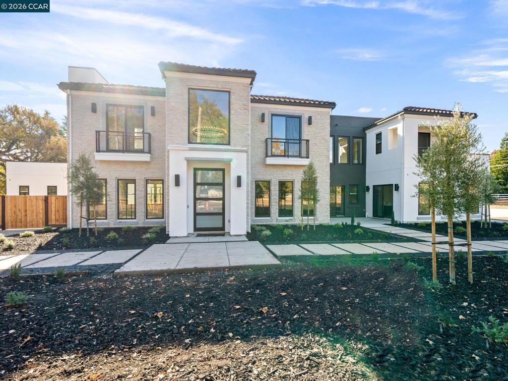 24 Noble Oaks Ln