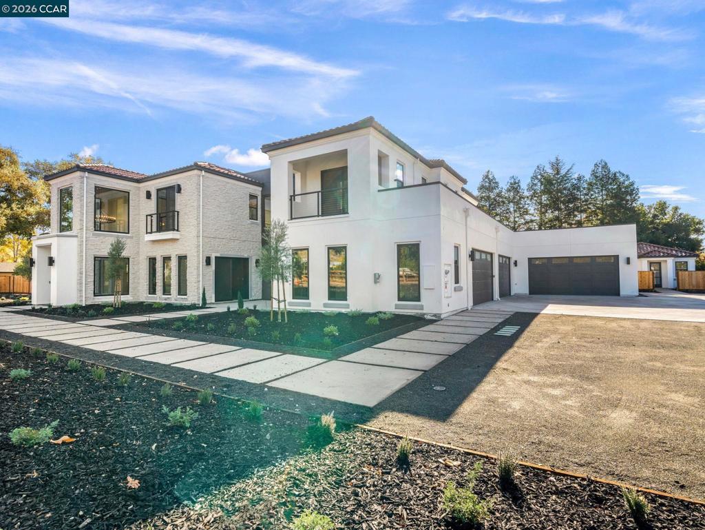 24 Noble Oaks Ln