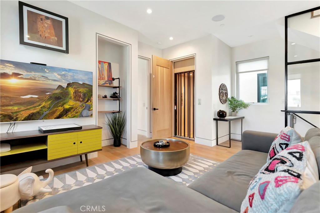 Oldtown HB/State Streets - Residential