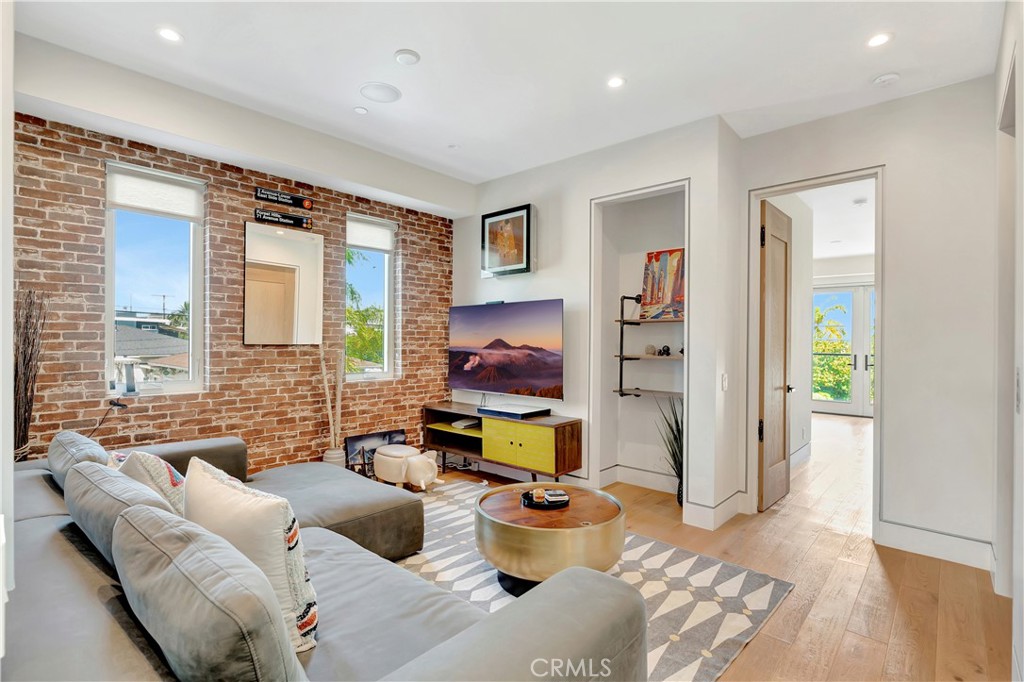 Oldtown HB/State Streets - Residential
