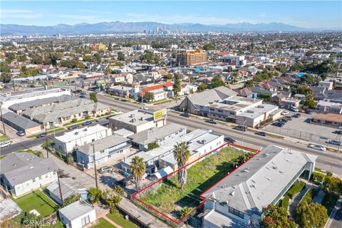 Photo of 5869 West, Los Angeles, CA 90043 (MLS # DW26015212)