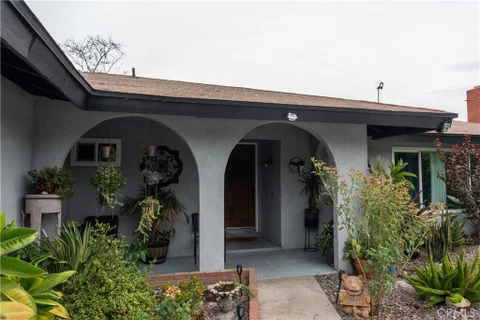 10837 Locust Ave, Bloomington, CA 92316 - MLS#: IV26223515