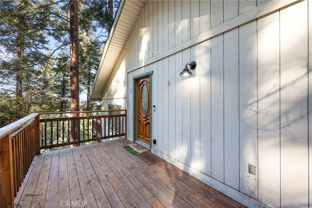 Come live in this cozy home nestled away in the beautiful mountains of Lake Arrowhead. With stunning views and amazing scenery all around! Home comes with a beautiful master bedroom with ample storage space and washer dryer laundry hook ups inside the home. Also you get to enjoy a recently bought Jacuzzi with new gazebo and great view of the outside. This home is perfect for someone looking to get away from the city life and enjoy peaceful neighborhood
Rent includes water and trash, however other utilities not included. No smoking inside the home and pets may be allowed .