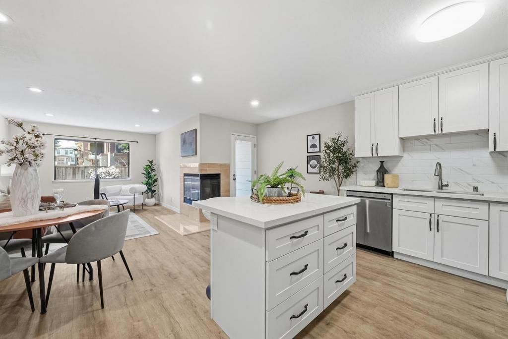 Photo of 1983 San Luis Avenue #22, Mountain View, CA 94043 (MLS # ML82038849)