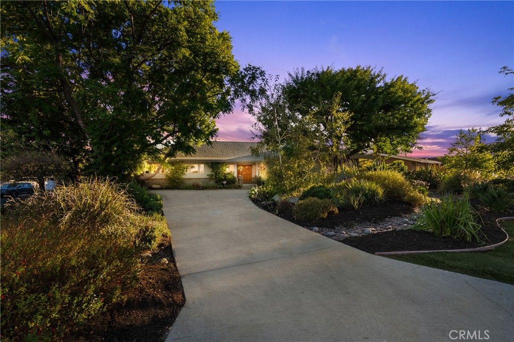Photo of 19200 Ballinger St, Northridge, CA 91324 (MLS # SR25236957)