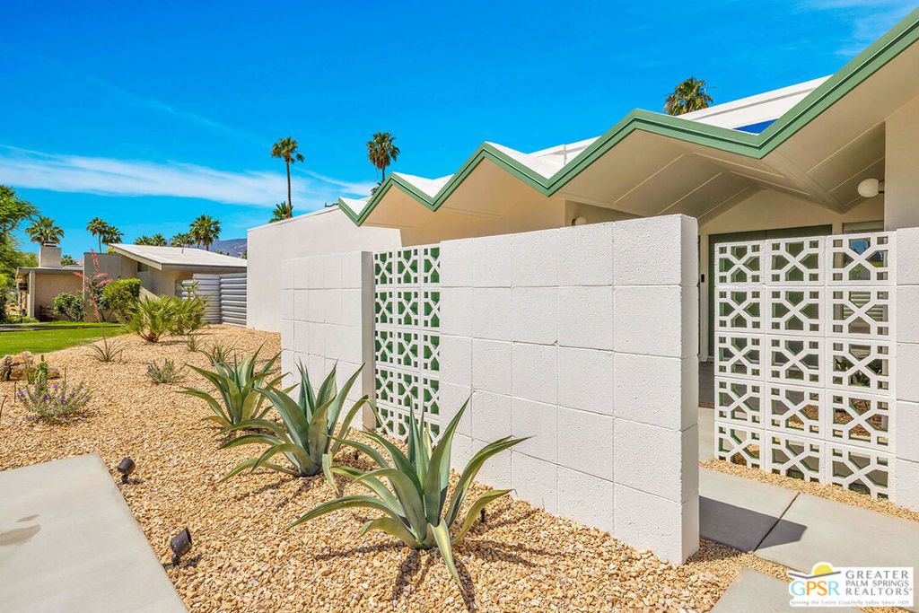 Photo of 403 N Juanita Drive, Palm Springs, CA 92262 (MLS # 25631091PS)