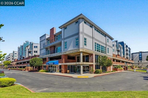 Photo of 6400 Christie Ave AVE #2221, Emeryville, CA 94608 (MLS # 41149563)