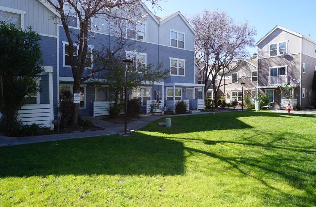 2057 E San Antonio Street