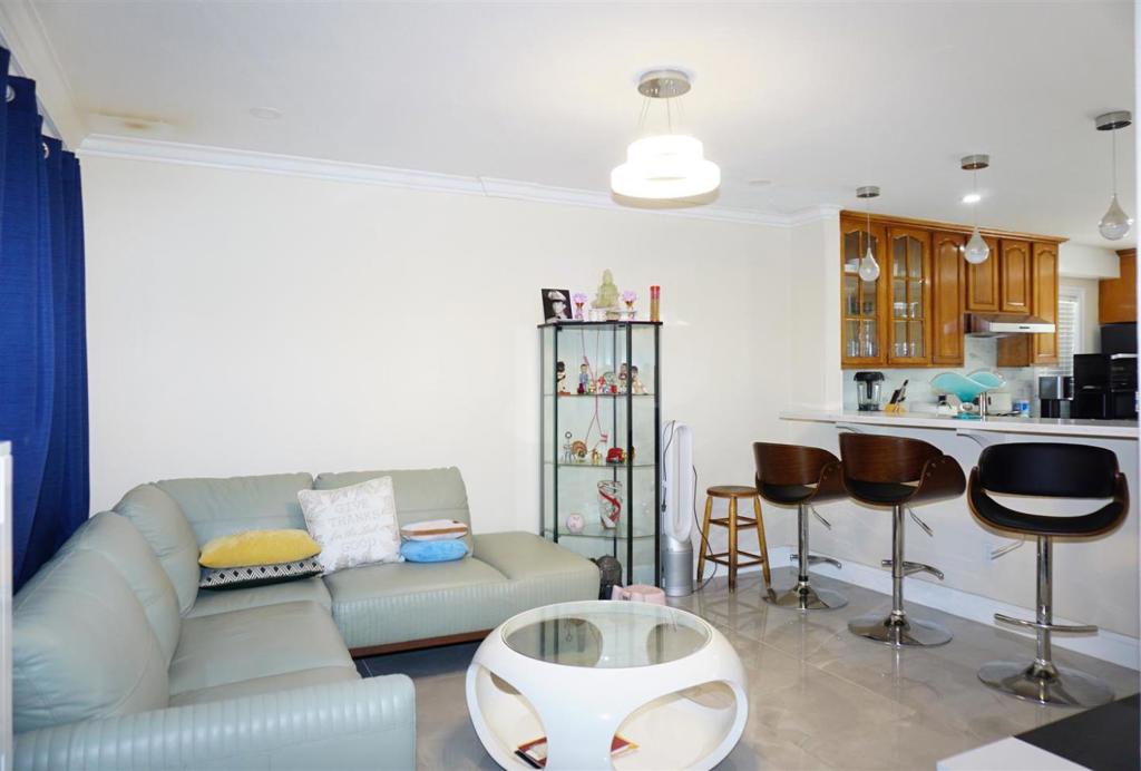 2057 E San Antonio Street