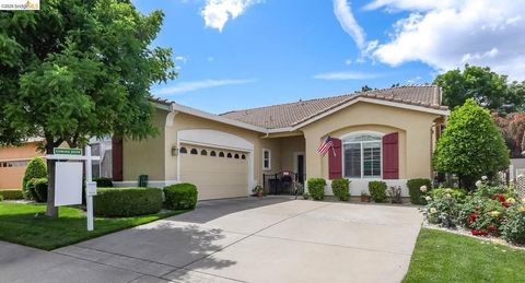 Photo of 485 Coronation Dr Dr, Brentwood, CA 94513 (MLS # 41131191)