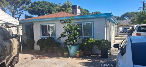 Photo of 10712 Sherman Pl, Sun Valley, CA 91352 (MLS # PW25242333) Photo of 10712 Sherman Pl, Sun Valley, CA 91352 (MLS # PW25242333)