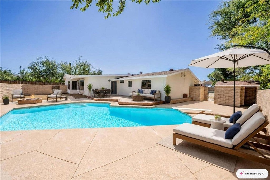 9221 Jacaranda