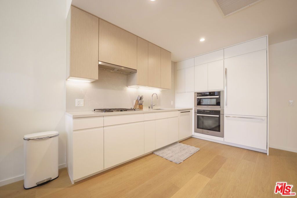 Photo of 877 Francisco Street #1208, Los Angeles, CA 90017 (MLS # 25576531)