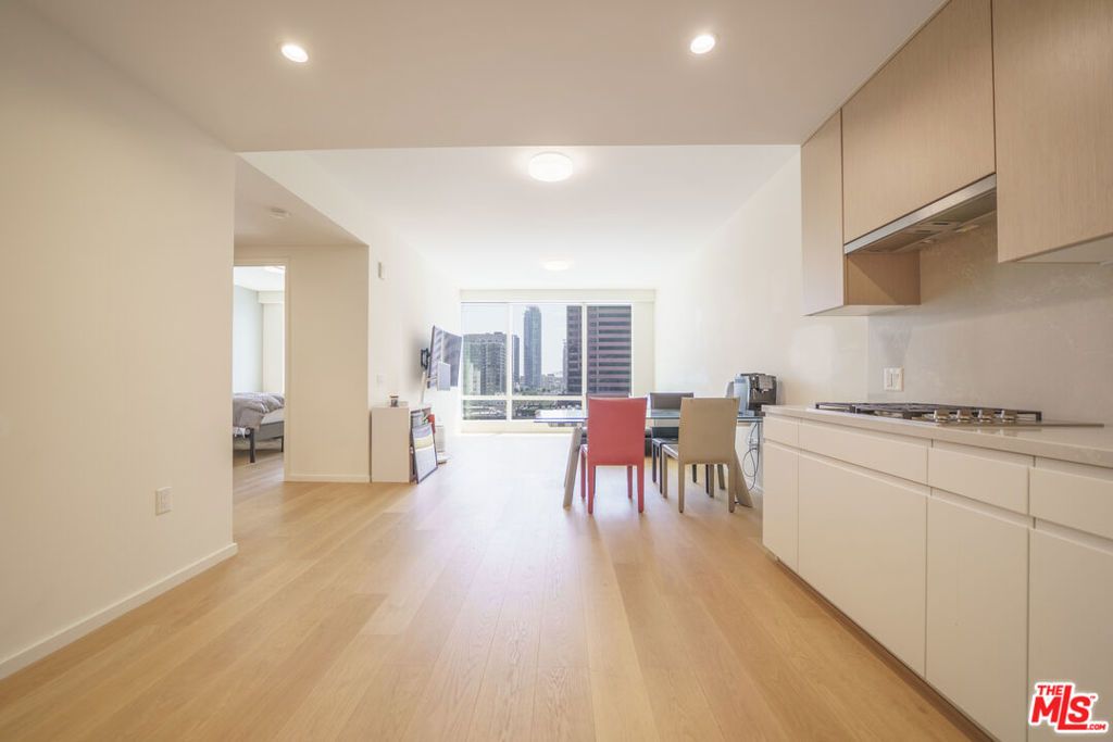 Photo of 877 Francisco Street #1208, Los Angeles, CA 90017 (MLS # 25576531)