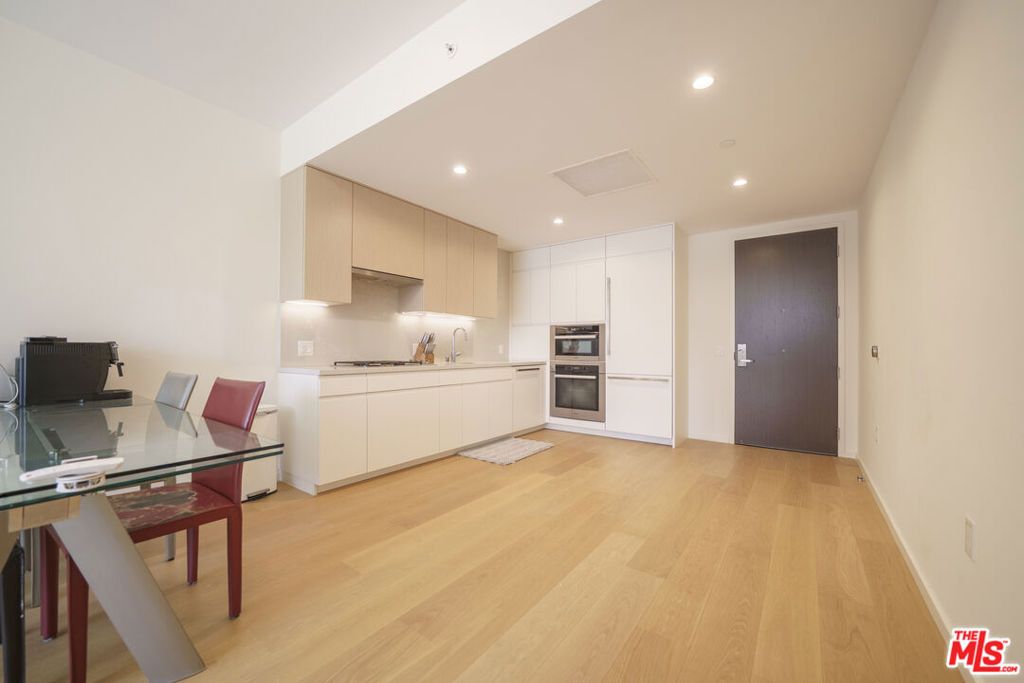 Photo of 877 Francisco Street #1208, Los Angeles, CA 90017 (MLS # 25576531)