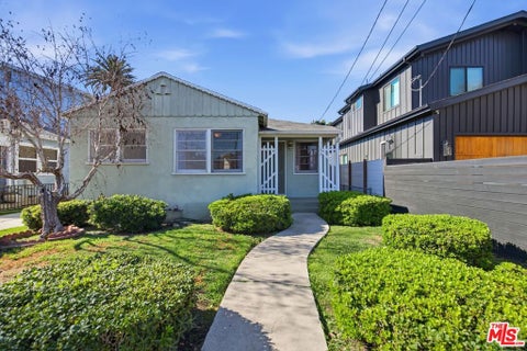 Photo of 1109 Marco Place, Venice, CA 90291 (MLS # 26104584)