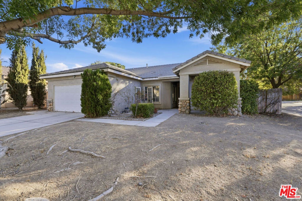 Photo of 1836 Stratford Street, Lancaster, CA 93534 (MLS # 26103314)