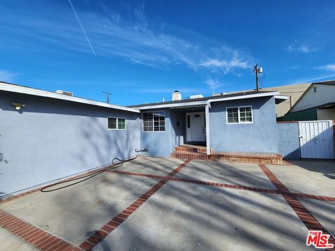 Photo of 12549 Barbara Ann Street, North Hollywood, CA 91605 (MLS # 26667911)