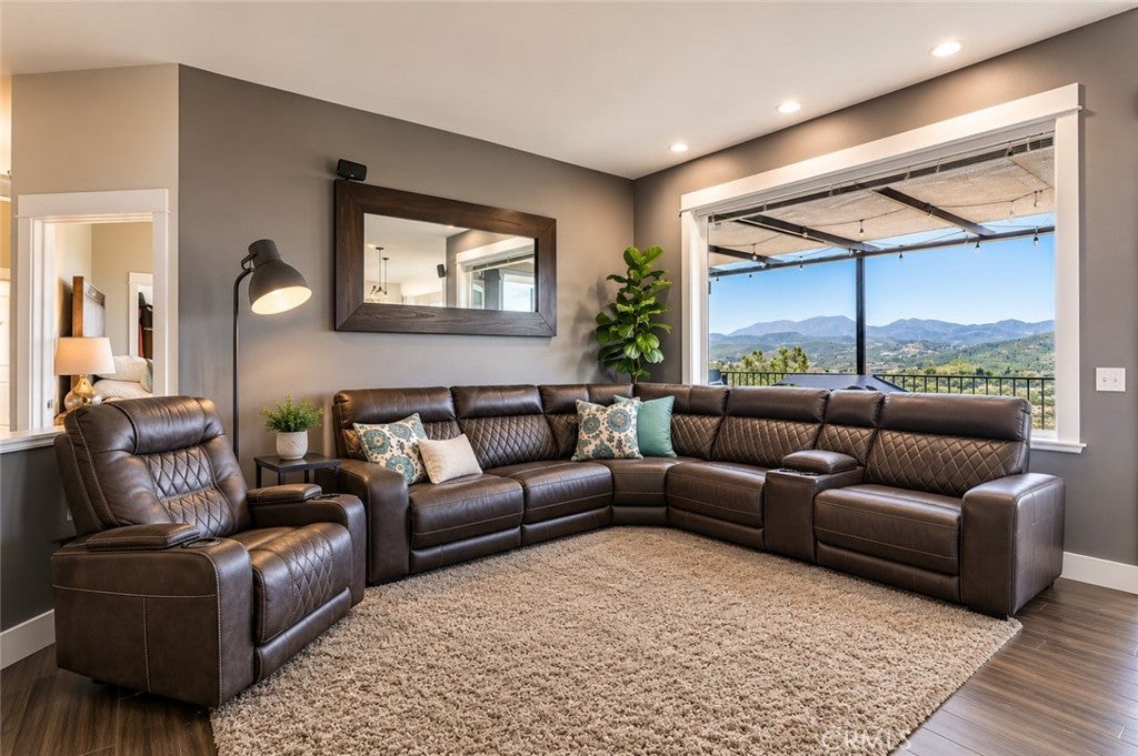 17535 Meadow View