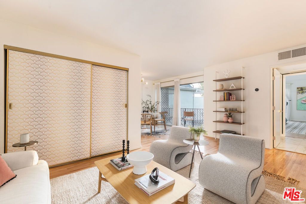 Photo of 532 N Rossmore Avenue #406, Los Angeles, CA 90004 (MLS # 25602727)