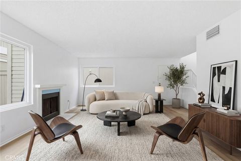 Photo of 22137 Burbank BLVD #3, Woodland Hills, CA 91367 (MLS # GD26107027)