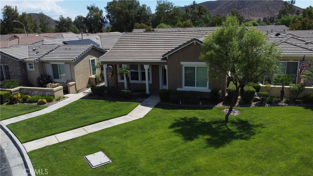*AVAILABLE NOW* Charming 2-bedroom, 2-bathroom single-level home in the highly sought-after 55+ gated community of Four Seasons. This home features brand-new carpet and fresh paint throughout. Enjoy a low-maintenance yard with a small patio, perfect for outdoor relaxation. The spacious primary bedroom includes a walk-in shower, while the second bathroom offers a convenient shower/tub combo. The interior also boasts an in-unit laundry room and a 2-car garage for added convenience.
The Four Seasons community offers fantastic amenities, including 24-hour security, a game room, library, BBQ area with a pool and spa, pickleball courts, tennis courts, gym, bocce ball, and shuffleboard.
Don't miss out on this wonderful opportunity to live in a vibrant, active community!