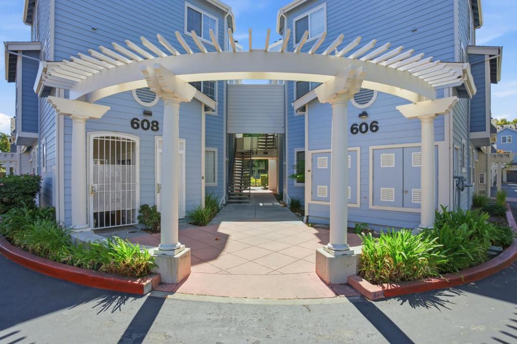 608 Arcadia Terrace 202