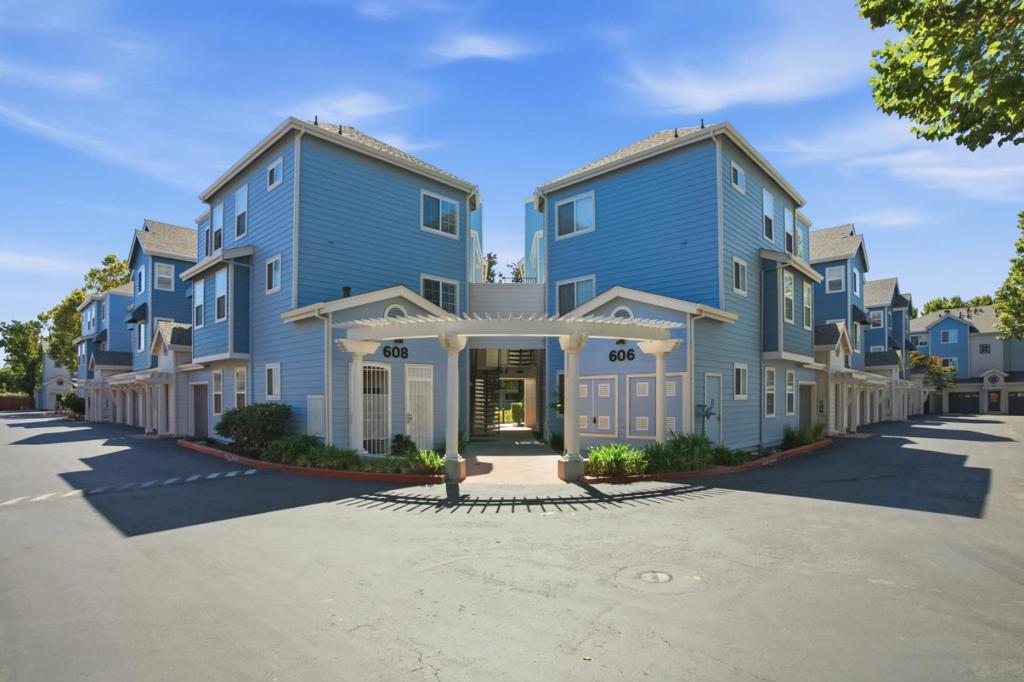 608 Arcadia Terrace 202