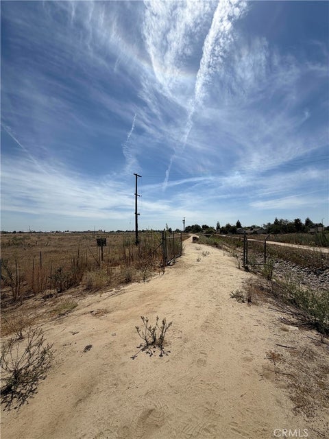 Photo of 28 E South Avenue, Parlier, CA 93648 (MLS # FR26182357)