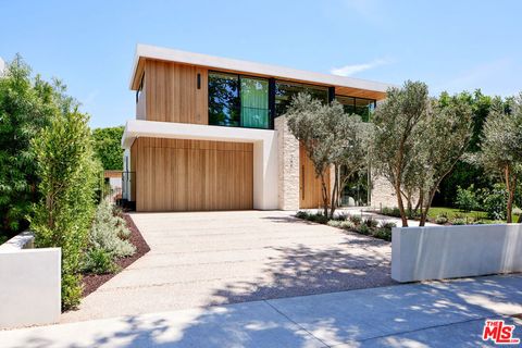 Photo of 740 Warner Avenue, Los Angeles, CA 90024 (MLS # 26833953)
