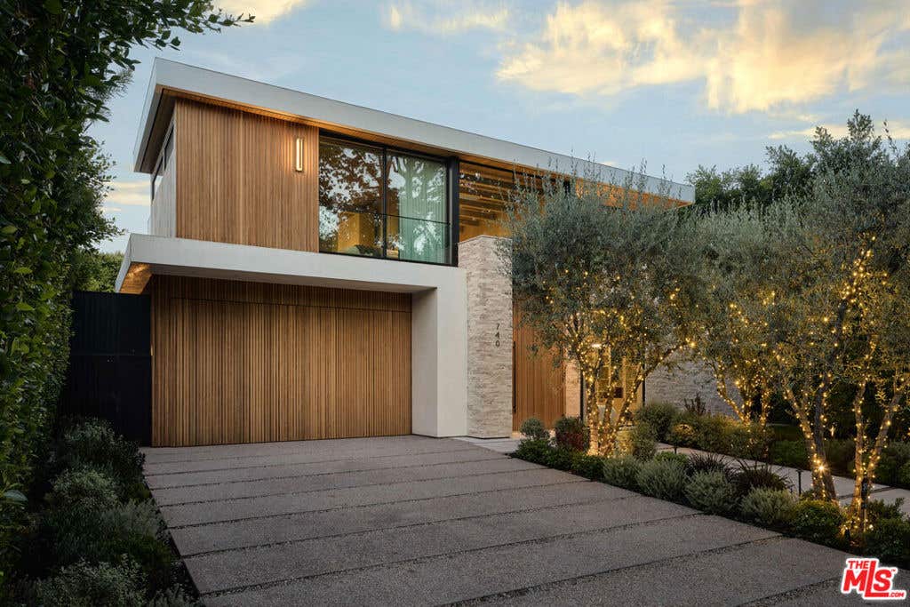 Photo of 740 Warner Avenue, Los Angeles, CA 90024 (MLS # 26833953)