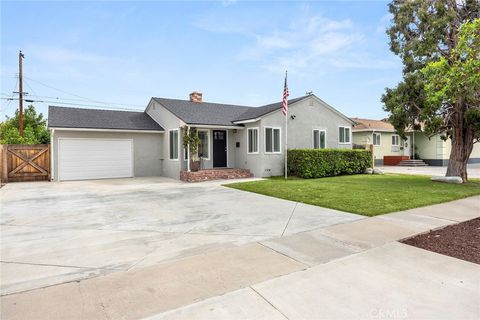 Photo of 401 W Southgate Avenue, Fullerton, CA 92832 (MLS # PW26091366)