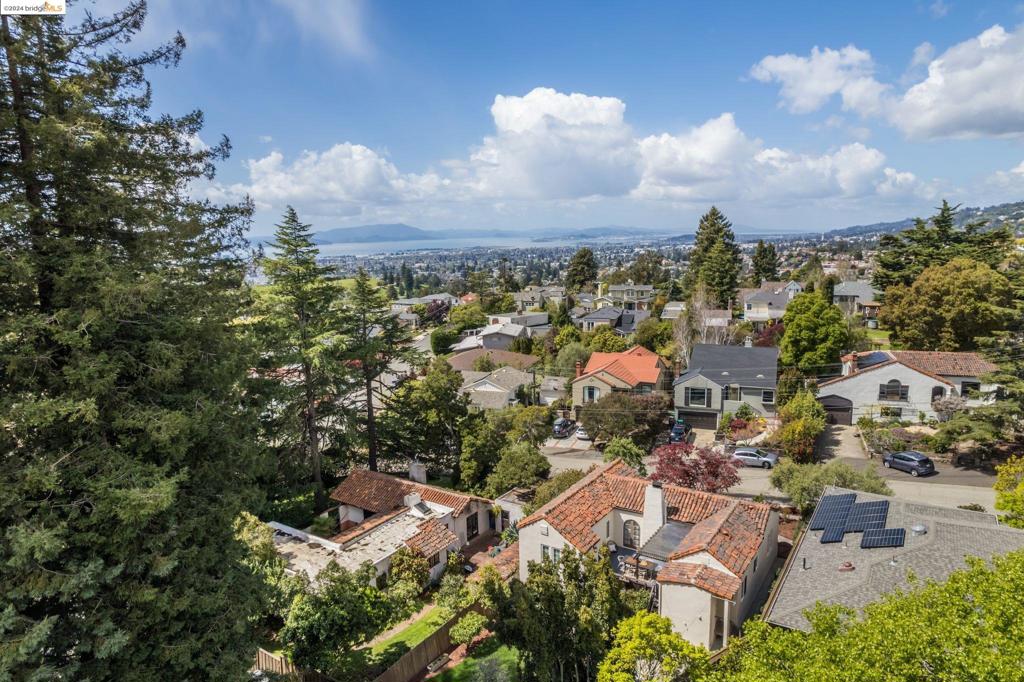 UPPER ROCKRIDGE - Residential