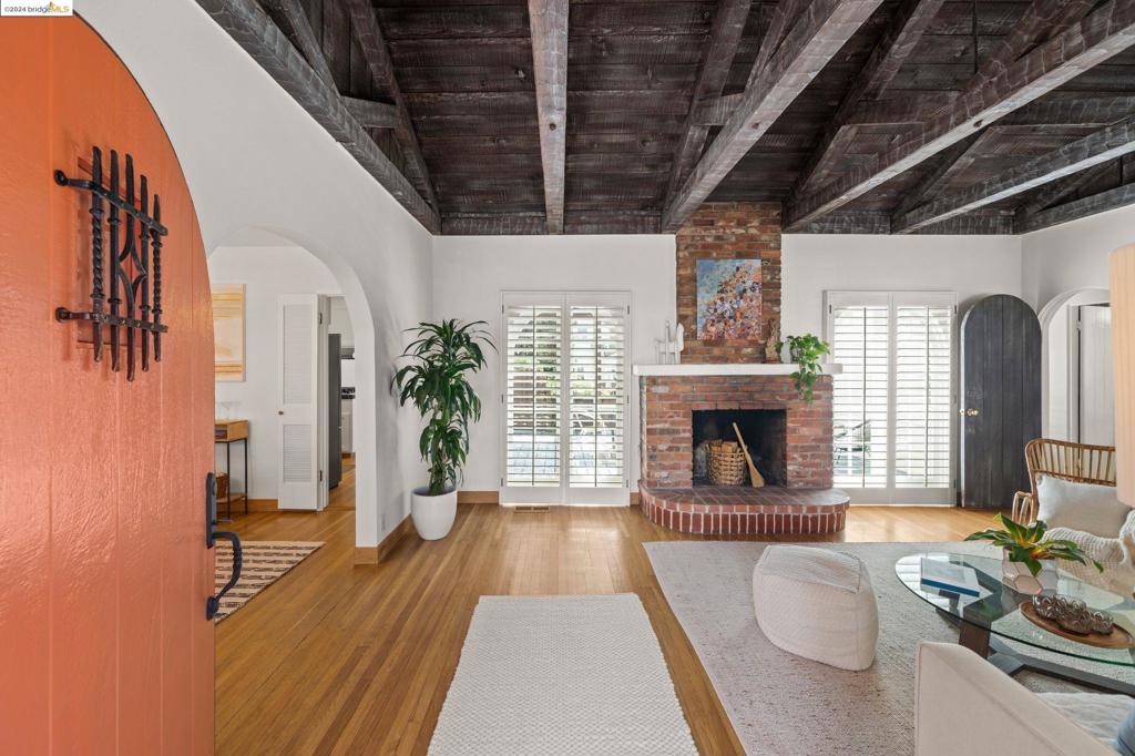 UPPER ROCKRIDGE - Residential