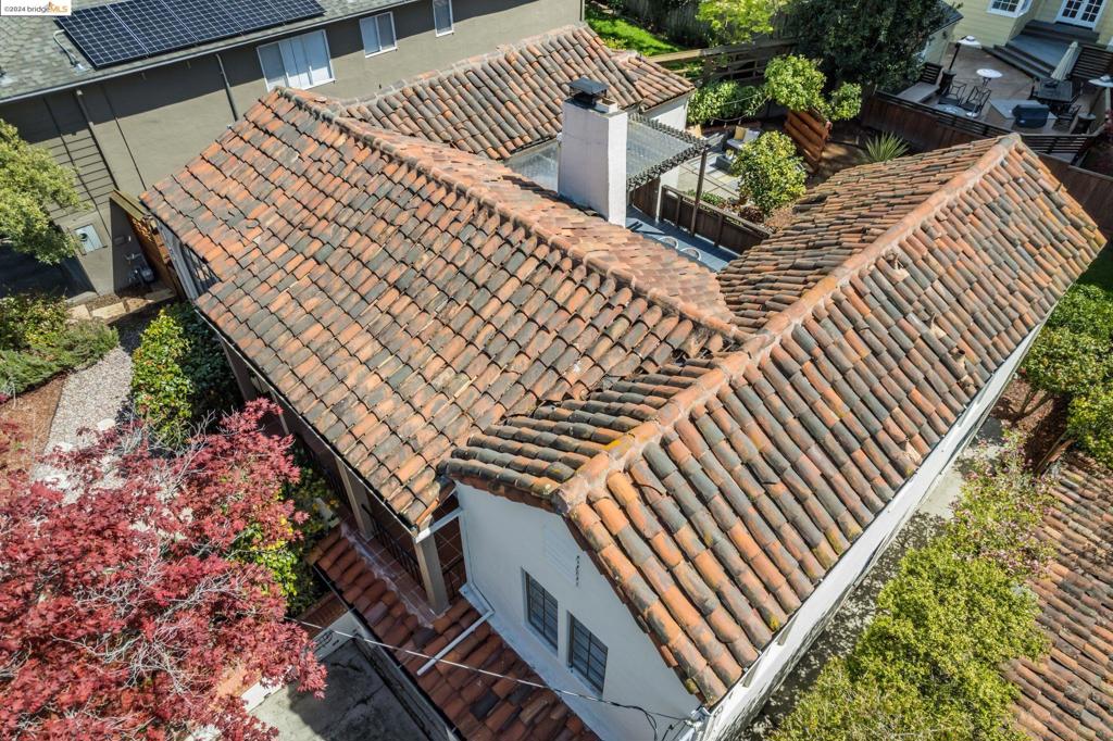 UPPER ROCKRIDGE - Residential