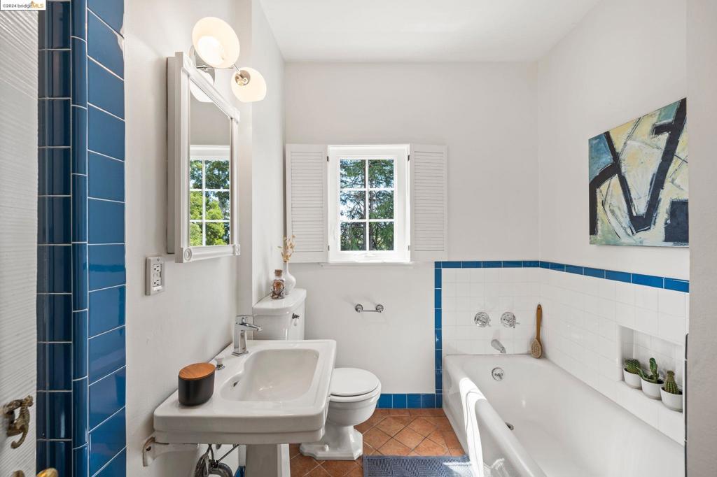 UPPER ROCKRIDGE - Residential