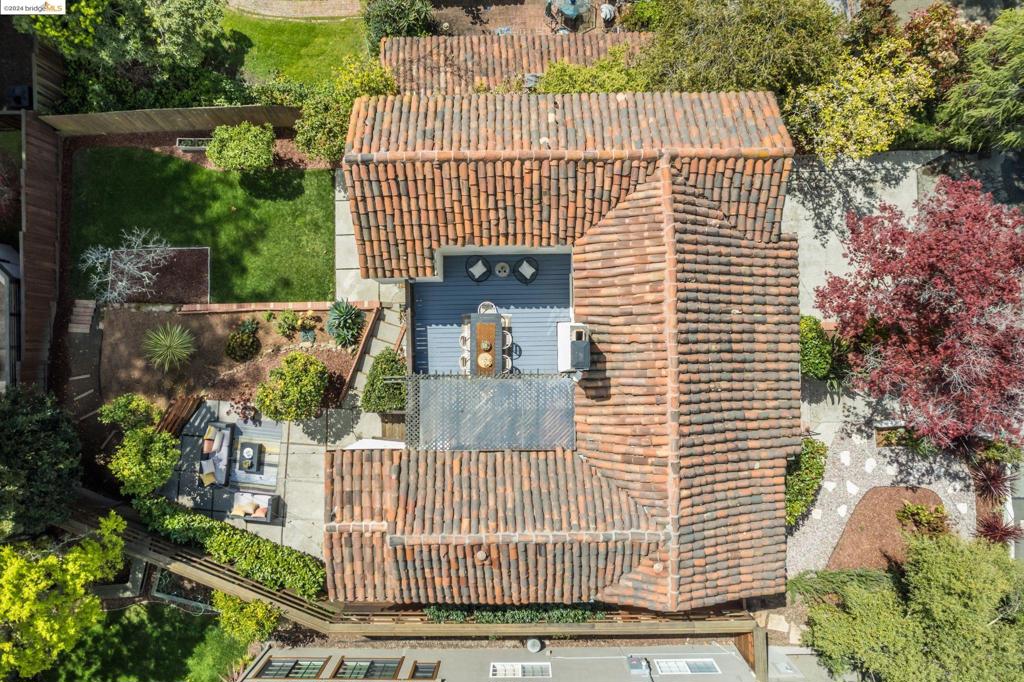 UPPER ROCKRIDGE - Residential