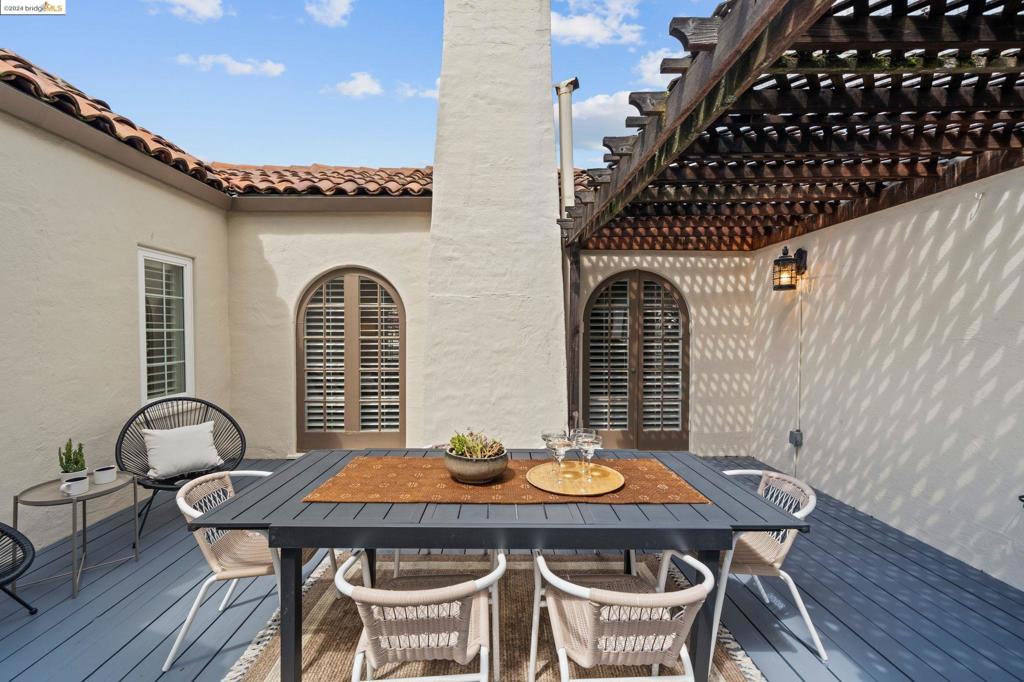 UPPER ROCKRIDGE - Residential