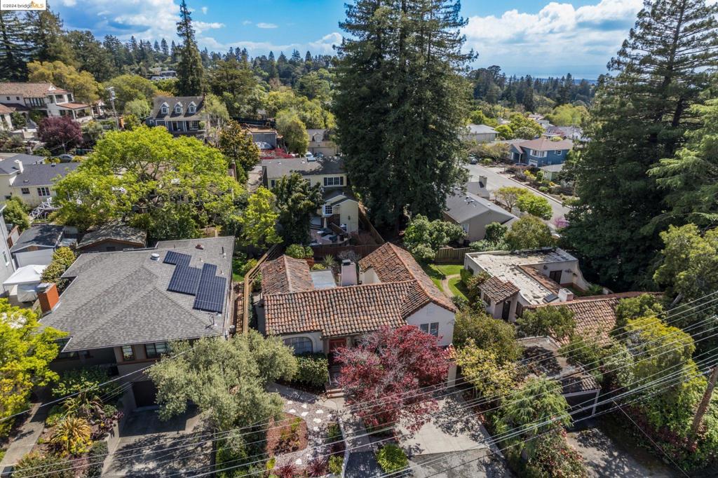 UPPER ROCKRIDGE - Residential