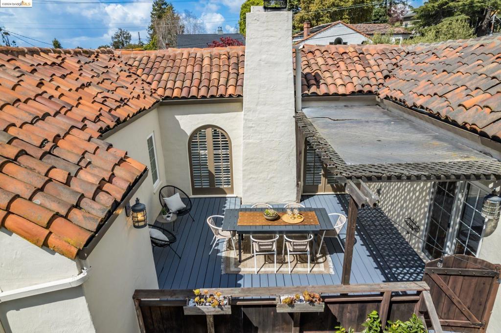 UPPER ROCKRIDGE - Residential