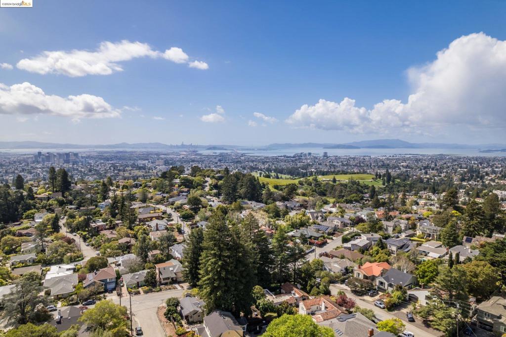 UPPER ROCKRIDGE - Residential