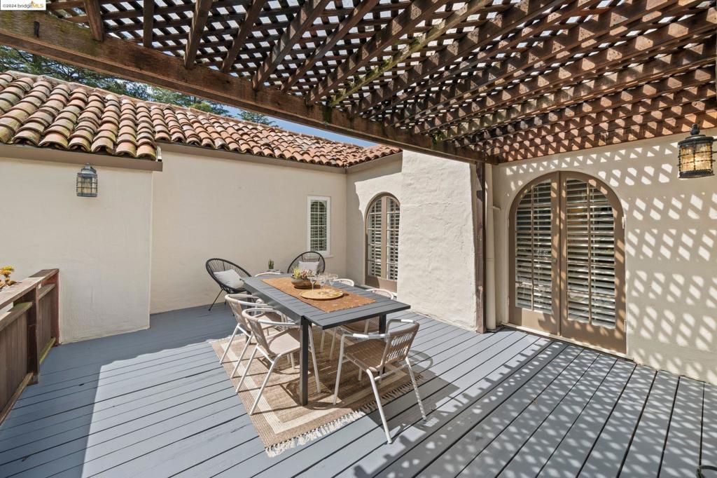 UPPER ROCKRIDGE - Residential