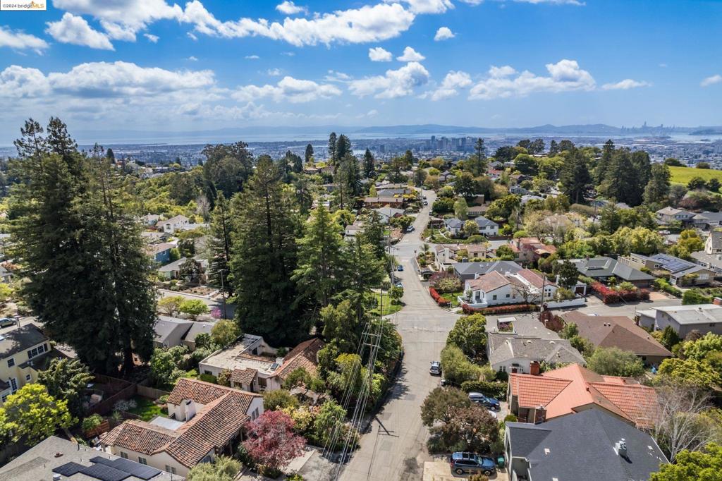 UPPER ROCKRIDGE - Residential